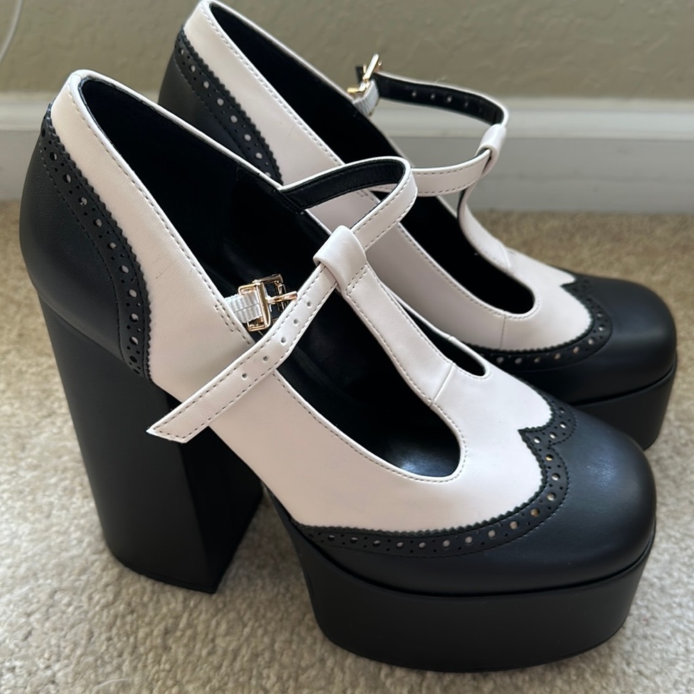 Oxford Style plataforma shoes 6” heels black and white color Size 8.5
